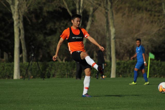 李荣培三年常规合同续约天津 升任球队副队长